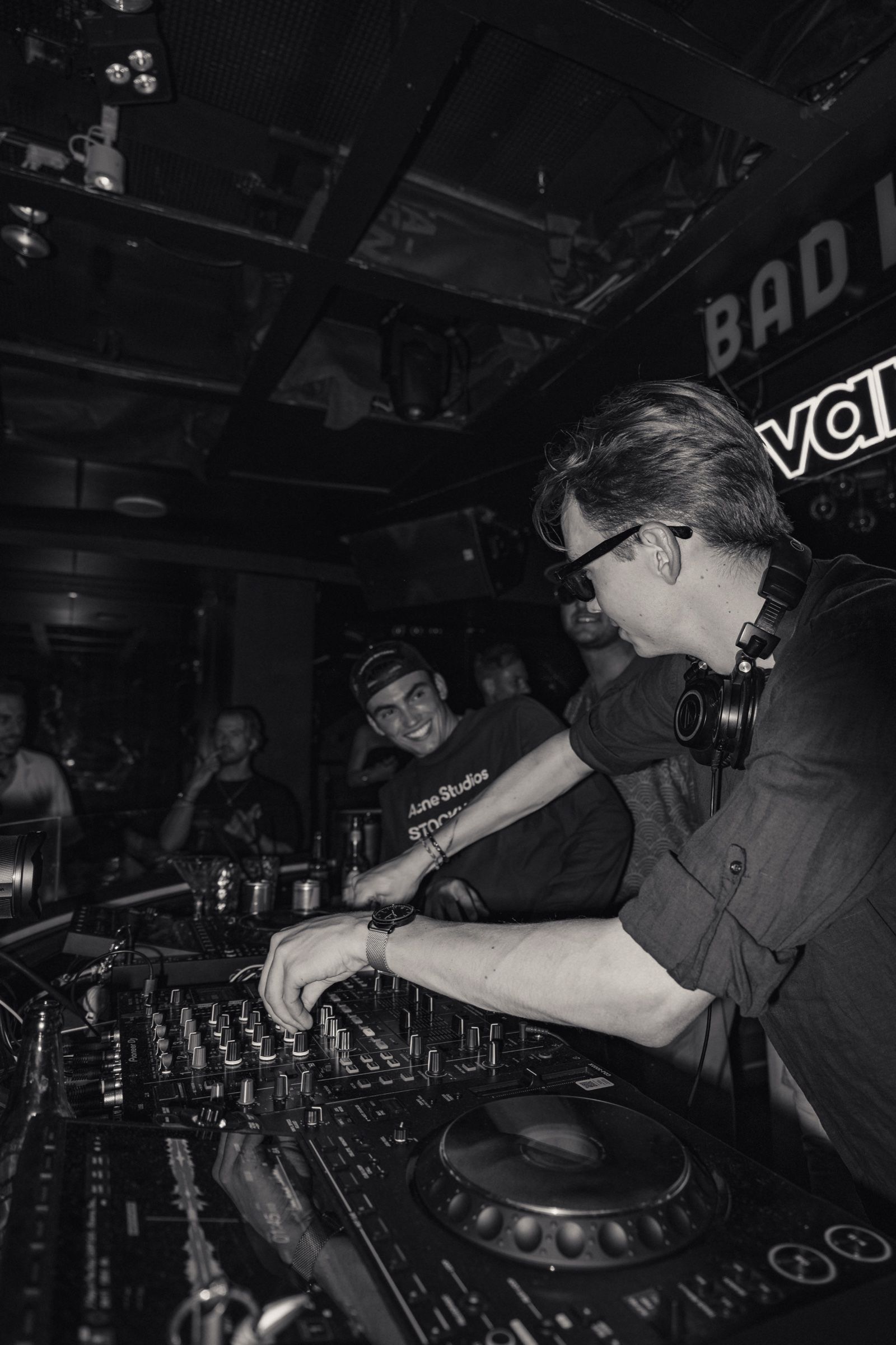 PLUTOO at the decks